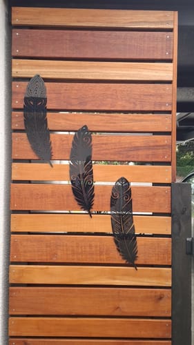 Customer photo review of Detailed Huia Feather Trio