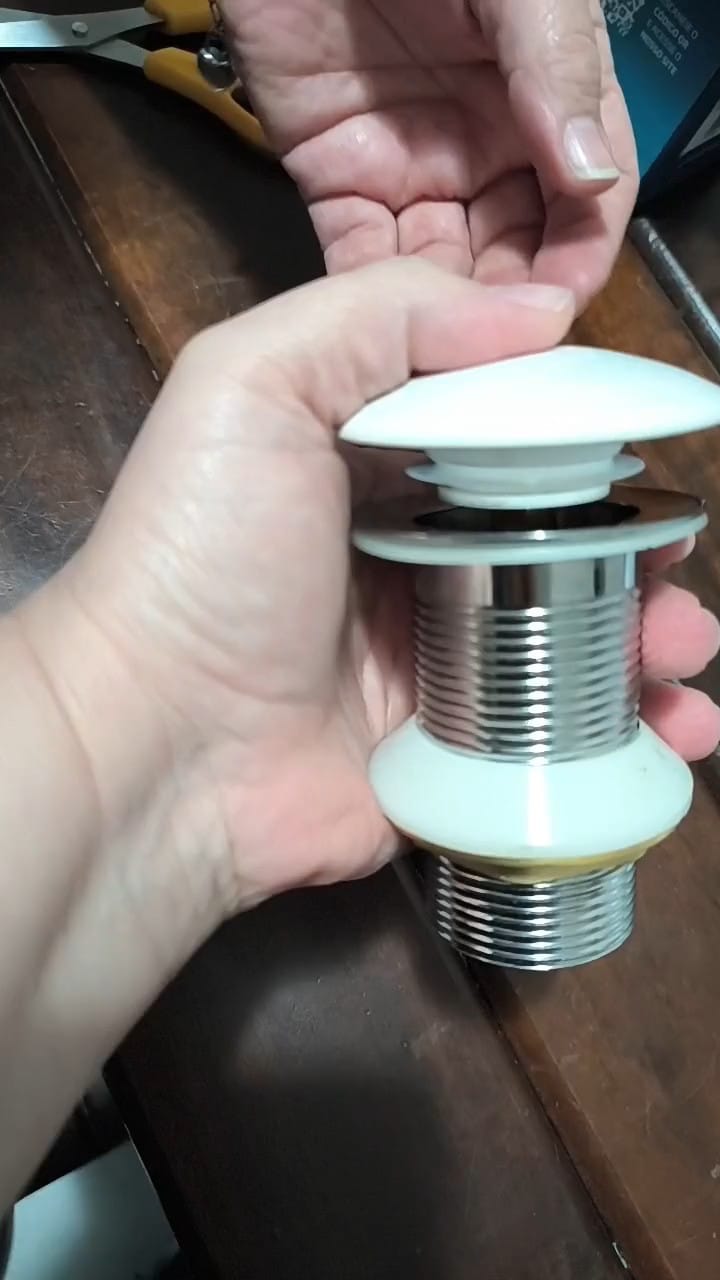 Customer photo review of Válvula Click Banheiro Aço Inox 201 Acabamento Em Cerâmica Branca
