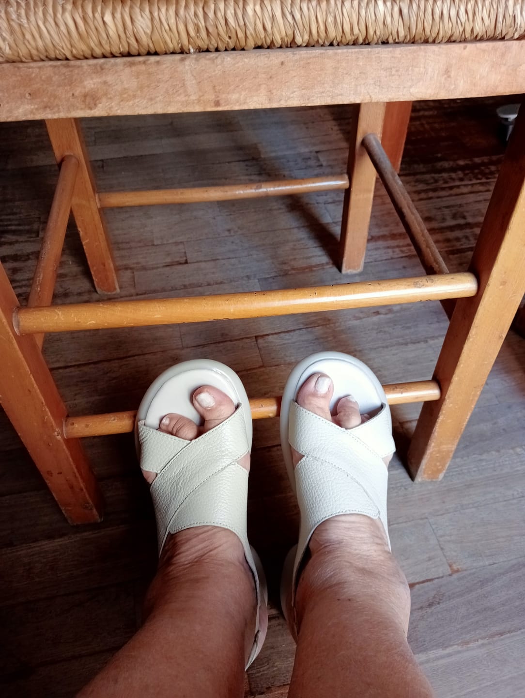 Customer photo review of Women Casual Genuine Leather Cross Low Heel Sandals