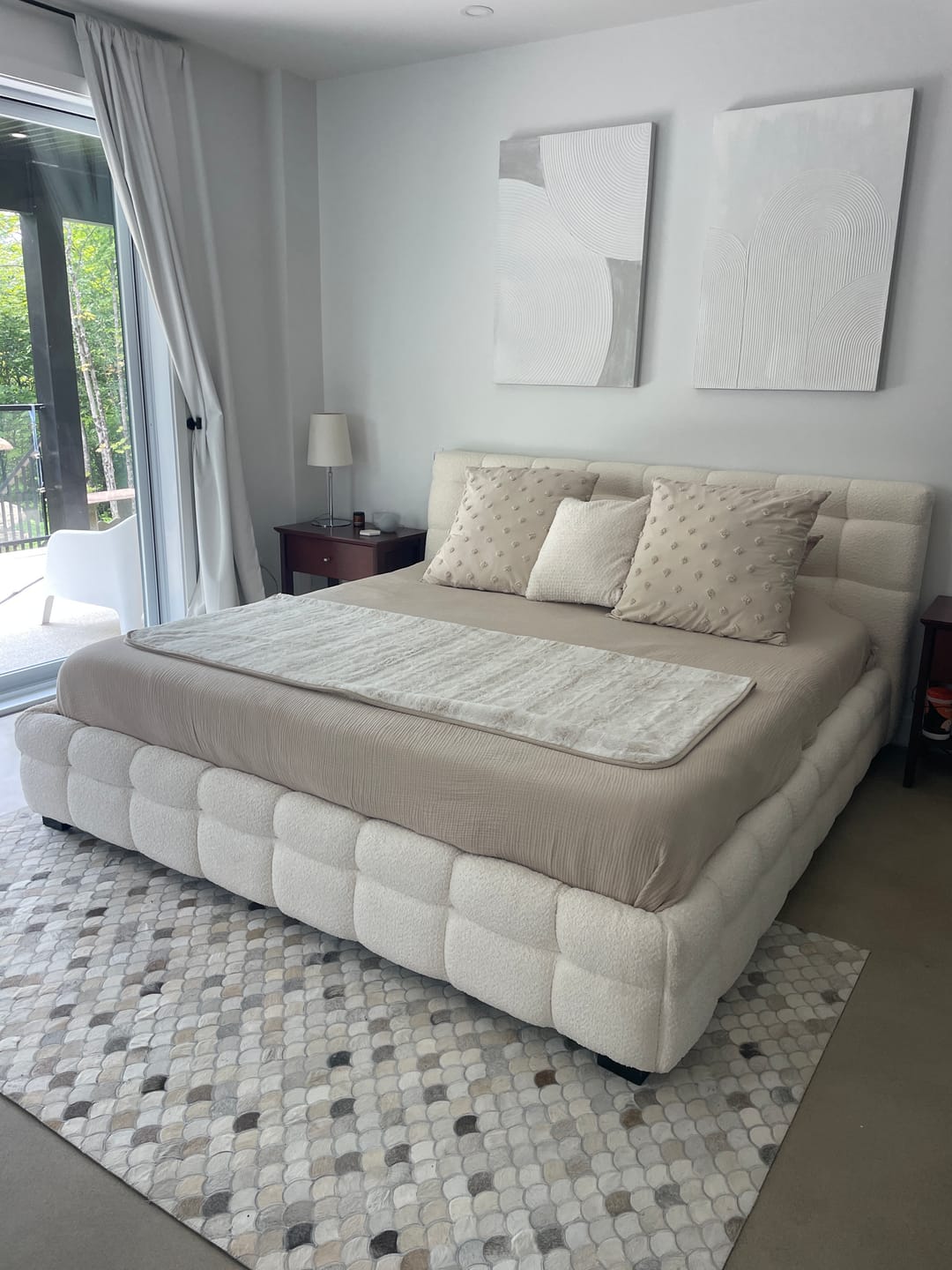 Customer photo review of LARKA - Base de lit rembourrée tissu bouclé blanc