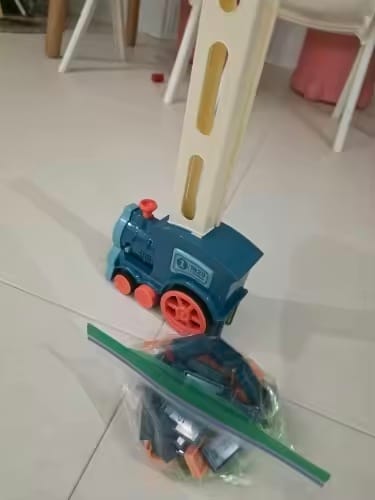 Customer photo review of Domino Express™ – Automatic Domino-Laying Train Set