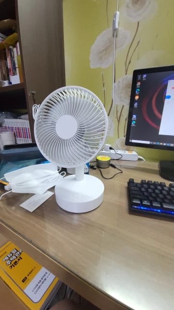 Customer photo review of 3600mAh USB Rechargeable Desk Fan with Four Speeds