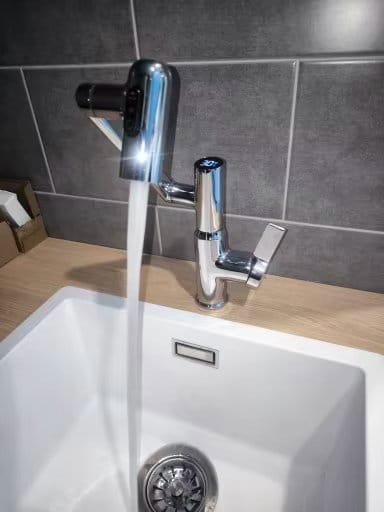 Customer photo review of Torneira Para Banheiro Monocomando Misturador Com Display Digital LED 360° Rotação