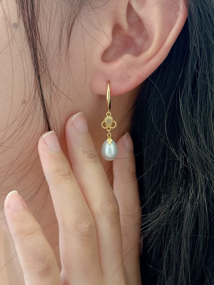 Customer photo review of Ruelle Jade and Pearl Drop Earrings
