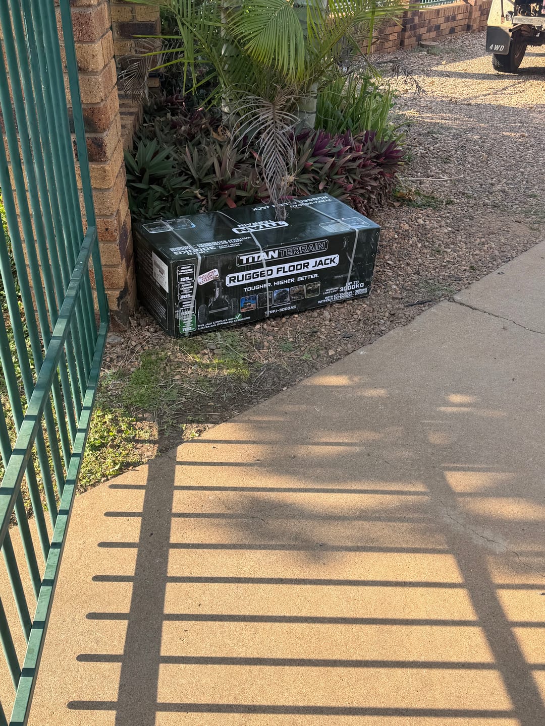 Customer photo review of 3 TONNE RUGGED FLOOR JACK - HI LIFT HYDRAULIC TROLLEY JACK - BLACK