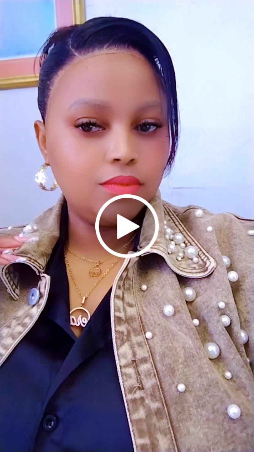 Customer video review of Gold Precious Logo Necklace