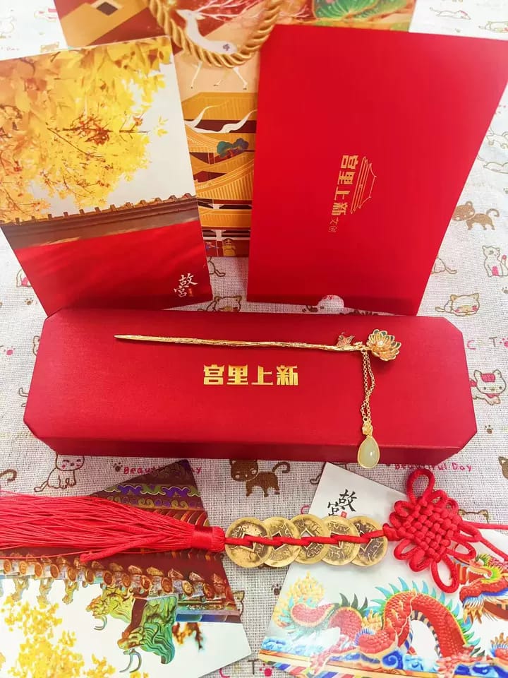 Customer photo review of Lotus Fragrance Jade Tassel Hairpin