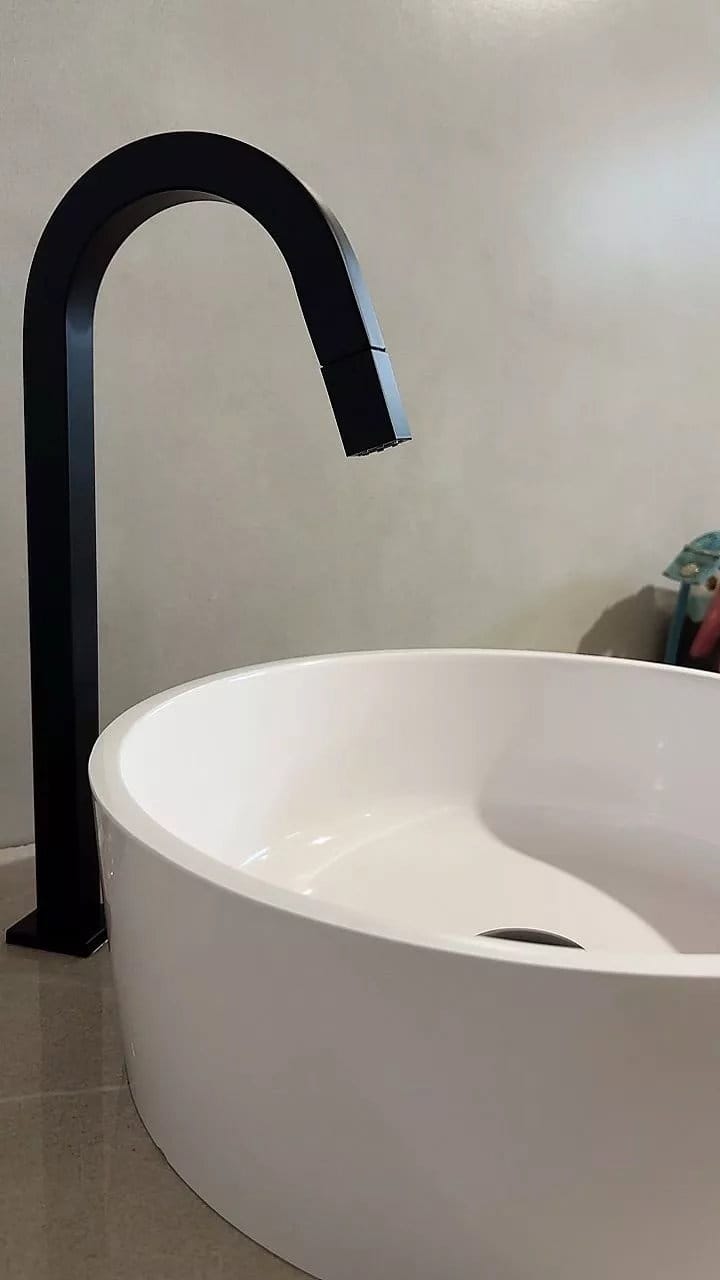 Customer photo review of Torneira Para Banheiro Monocomando Bica Alta Elegance