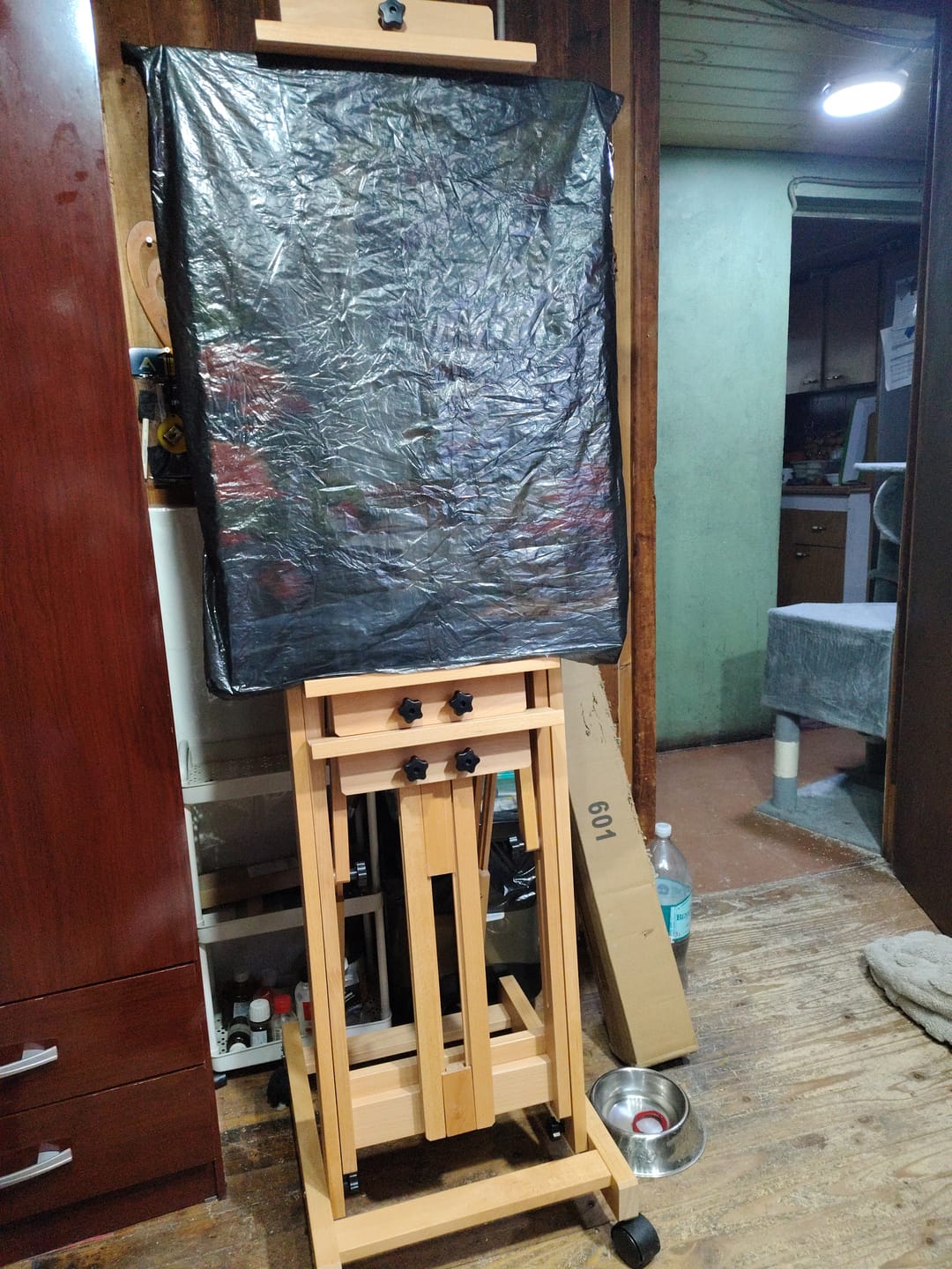 Customer photo review of Atril de Madera de Haya Ajustable con Ruedas