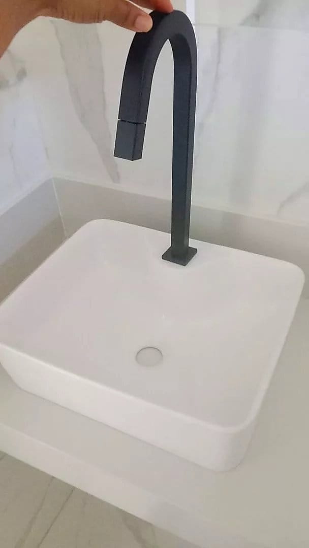 Customer photo review of Torneira Para Banheiro Monocomando Bica Alta Elegance