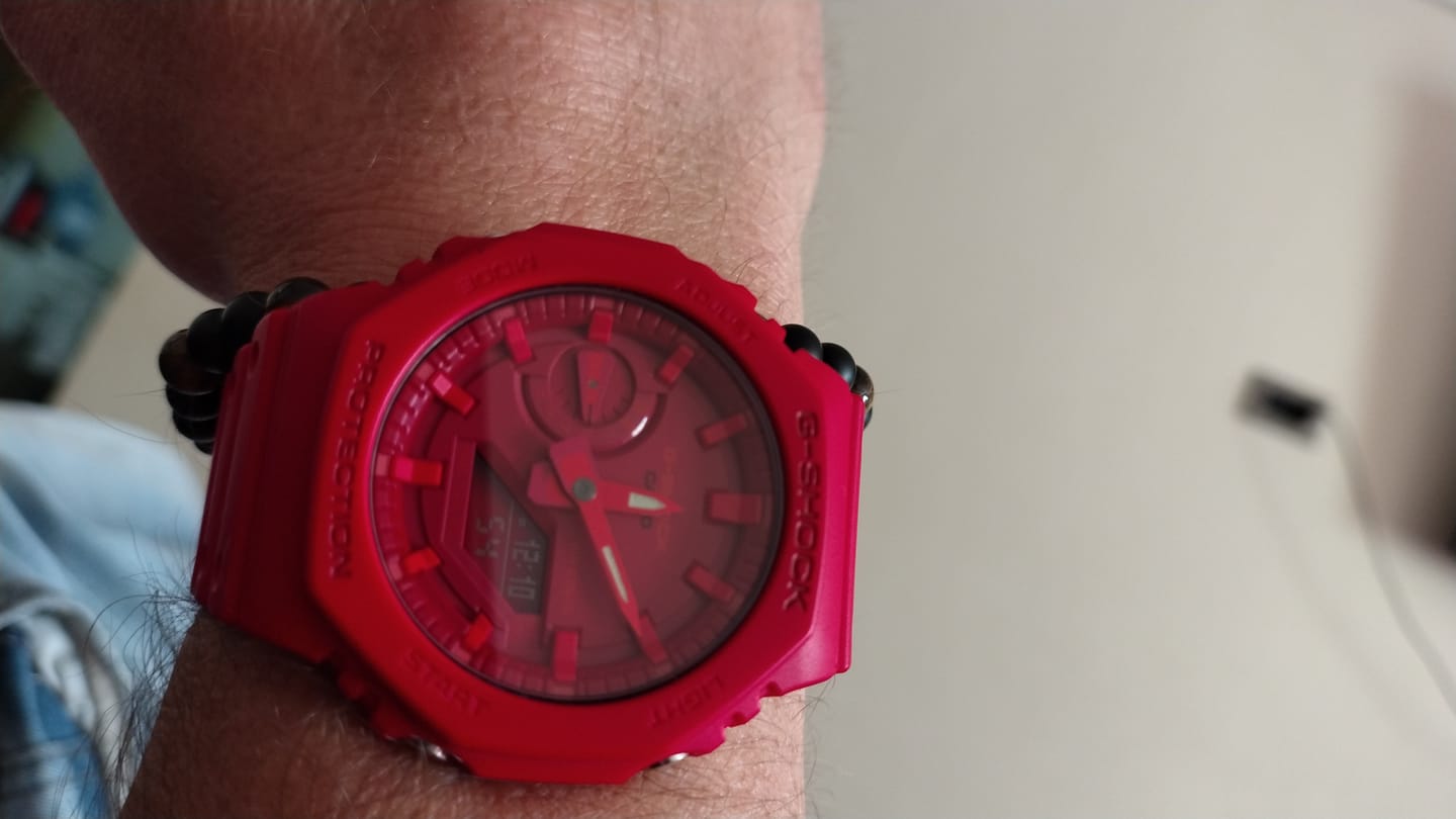 Customer photo review of Reloj Casio G-Shock Royal Oak "Casioak" GA-2100-4AJF Carbon Core Rojo JDM