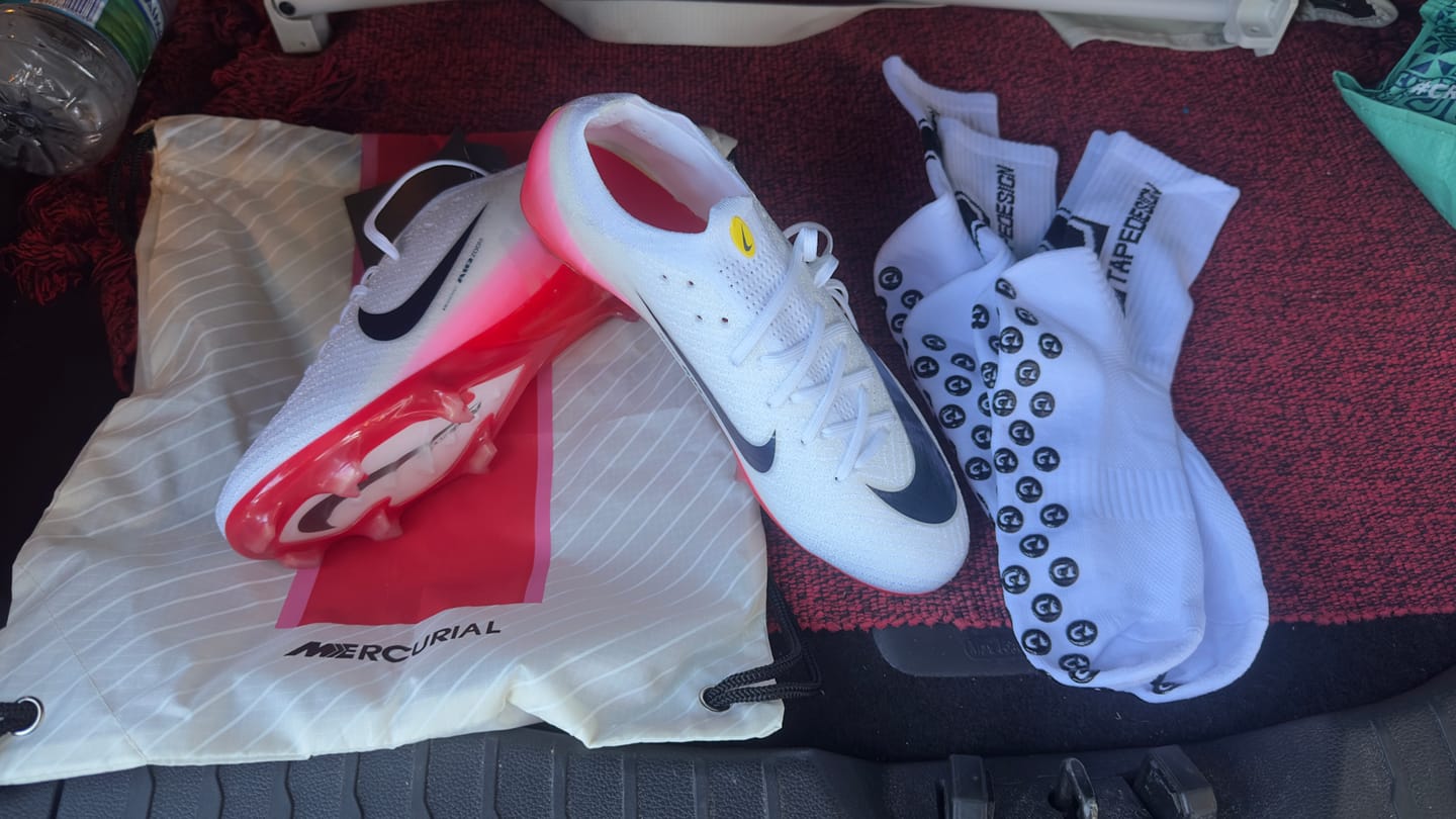 Customer photo review of Mercurial Vapor 16 FG - Fear Nothing - Blanc/Rouge