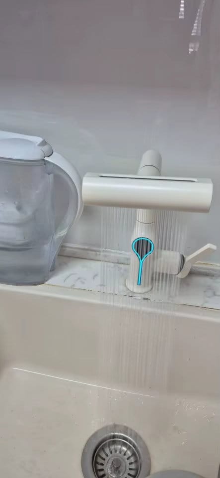 Customer photo review of Torneira Para Banheiro Monocomando Misturador Cascata Com Display Digital Royal Clear