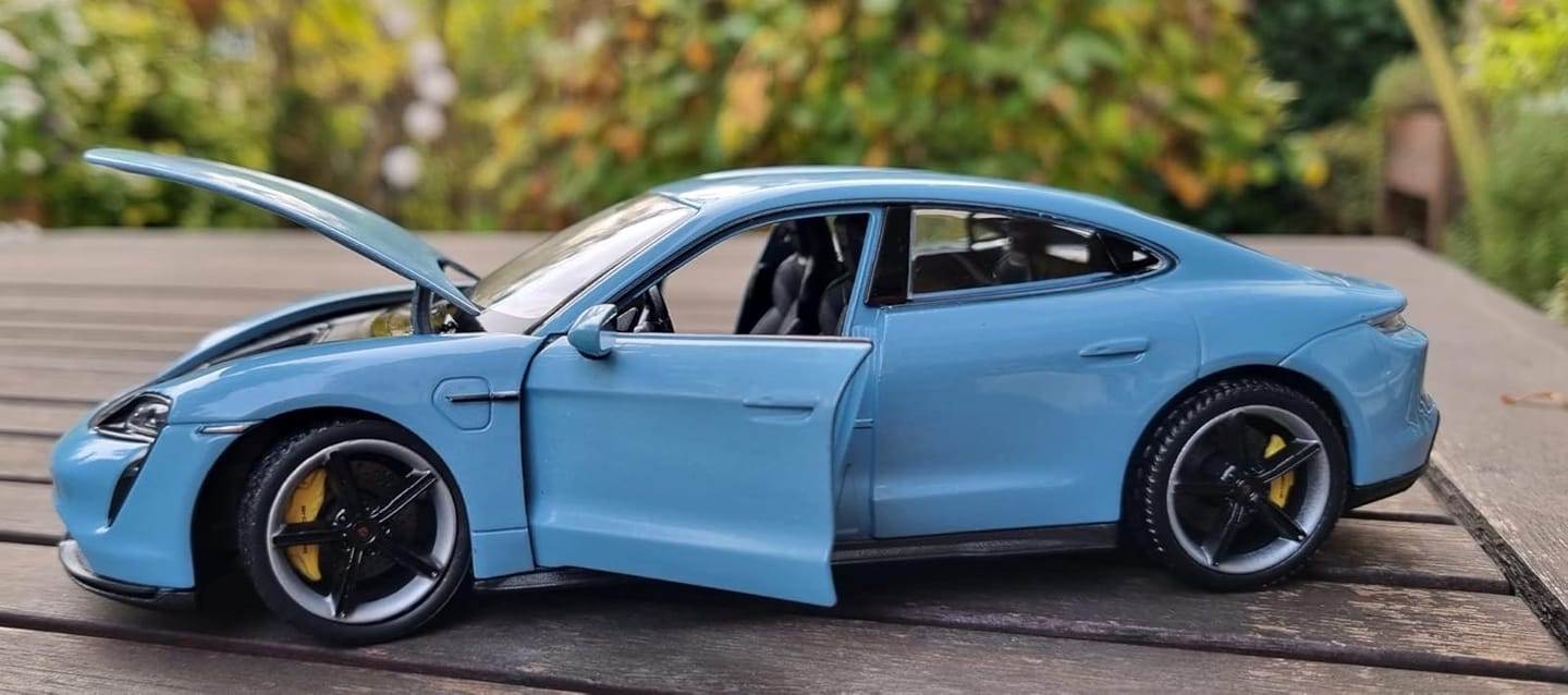 Customer photo review of Porsche Taycan Advent Calendar 1:24