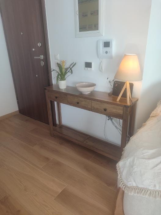 Customer photo review of Τραπέζι Κονσόλα Εισόδου Βοηθητικό Τραπέζι Καρυδιά Ρουστίκ 24 x 120 x 76 εκ LN-T142K41