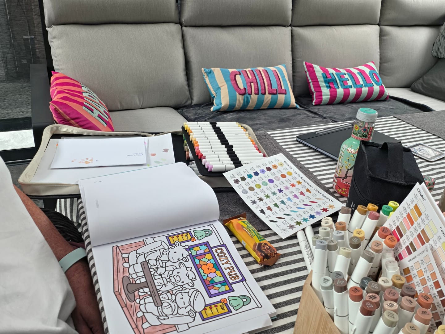 Customer photo review of Ohuhu x Jade Summer Alcohol Markers & Coloring Book Set, 47 Colors + 1 Colorless Blender, Honolulu B, Brush & Fine Dual Tips