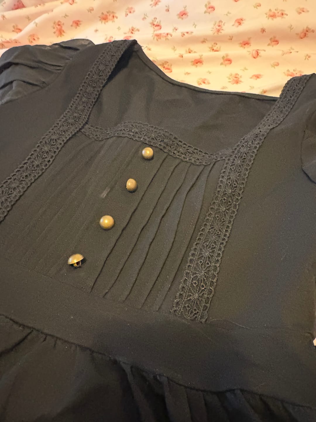 Customer photo review of Black lace sweet retro top
