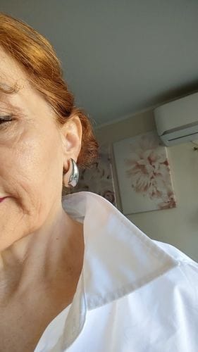 Customer photo review of Luna Drop Ohrringe