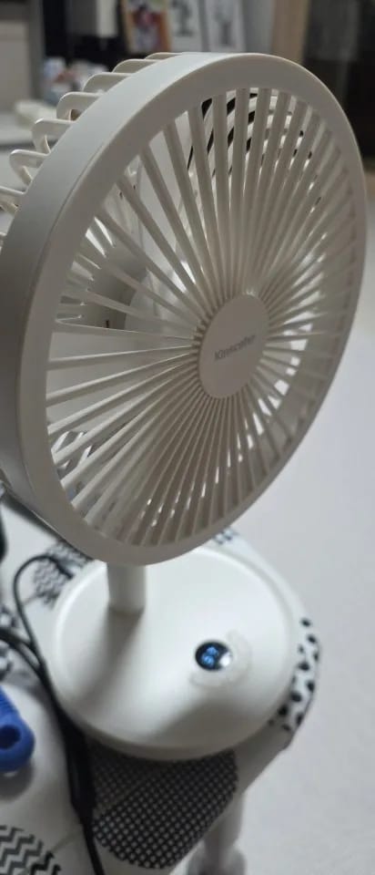 Customer photo review of Rechargeable Oscillating Desk Fan with Five Speeds