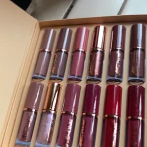 Customer photo review of Kit com 12 – Conjunto de Batons Líquidos Matte Hidratantes de Longa Duração