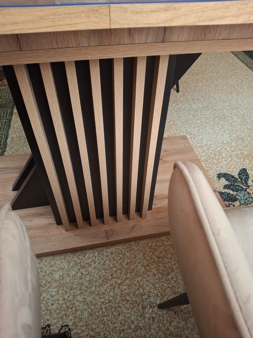 Customer photo review of Masa living moderna FABIANO, stejar/negru, PAL laminat, 130/175x85x76 cm