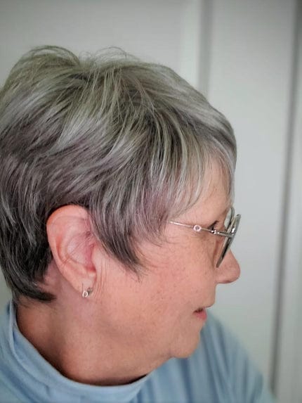 Customer photo review of Instant Volume Short Hair Topper - Seamless Clip-In Coverage for Fine & Thinning Hair