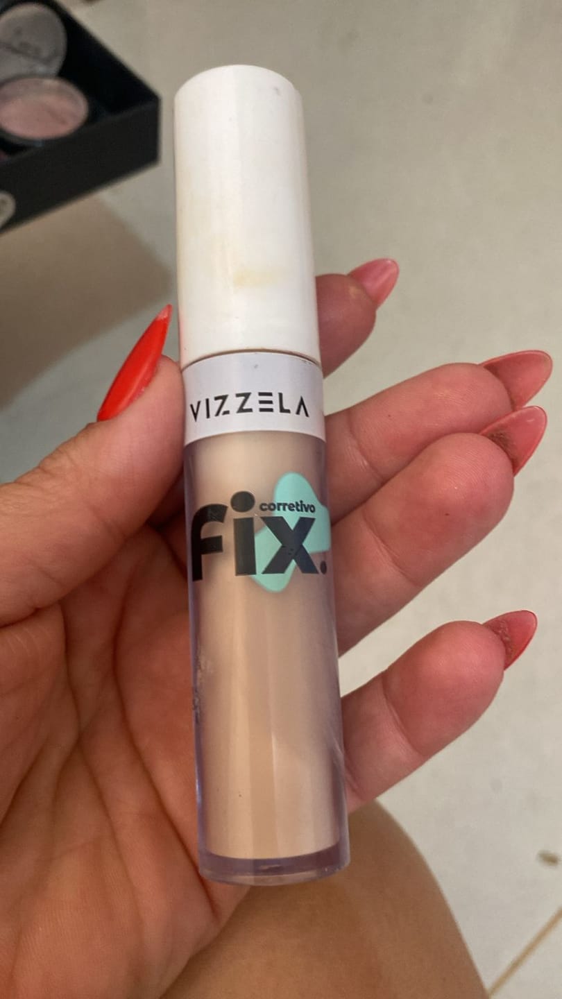 Customer photo review of Corretivo Líquido FIX - Vizzela