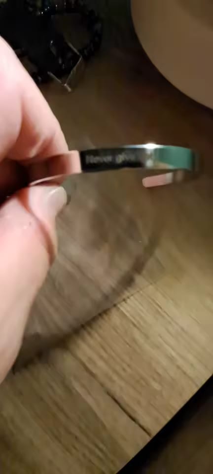 Customer photo review of Lumèa - Bracciale rigido personalizzato con incisione