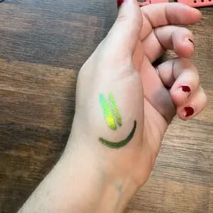 Customer photo review of Eyeliner Glow Melt-On Resistente All'Acqua Effetto Multicromatico