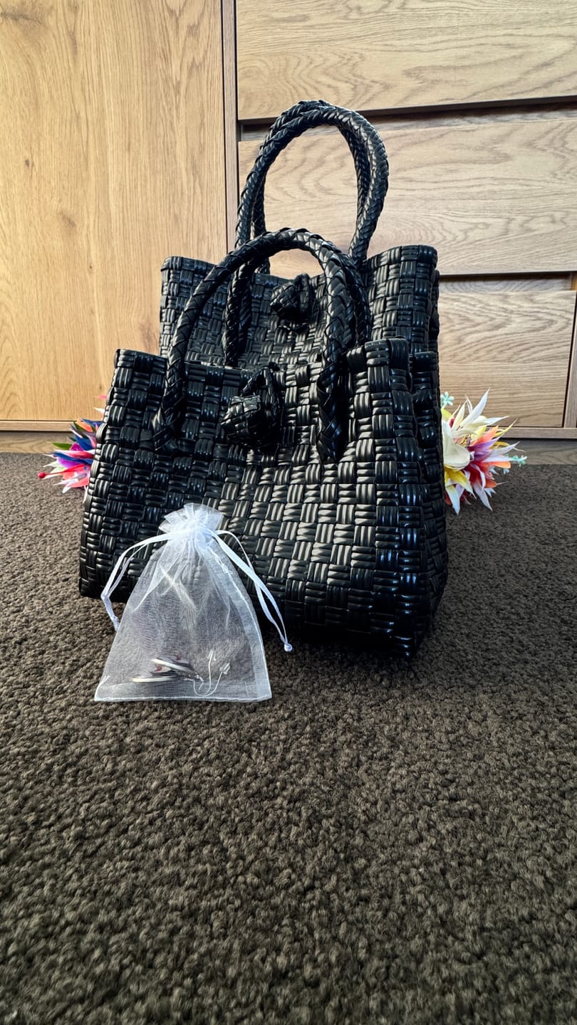 Customer photo review of Black Single Colour Tote Bag
