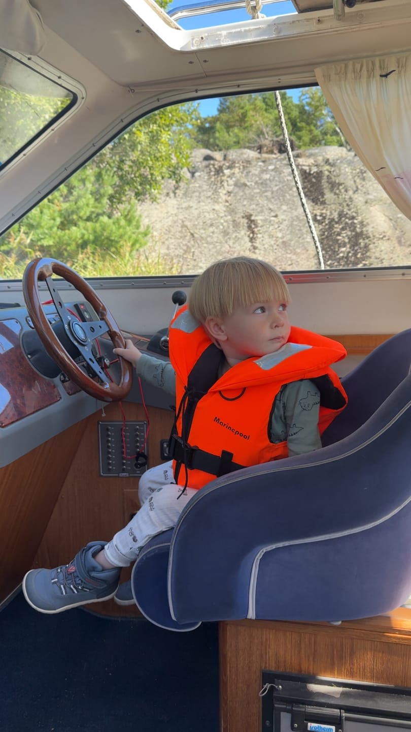 Customer photo review of Vaistoa Kaste lasten vedenpitävät paljasjalkakengät