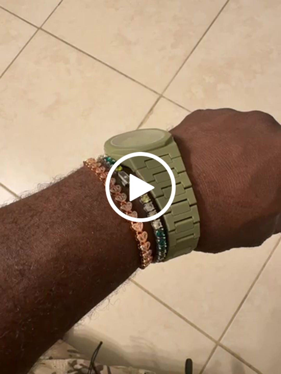 Customer video review of 4mm Broken Heart Bracelet - Rose Gold