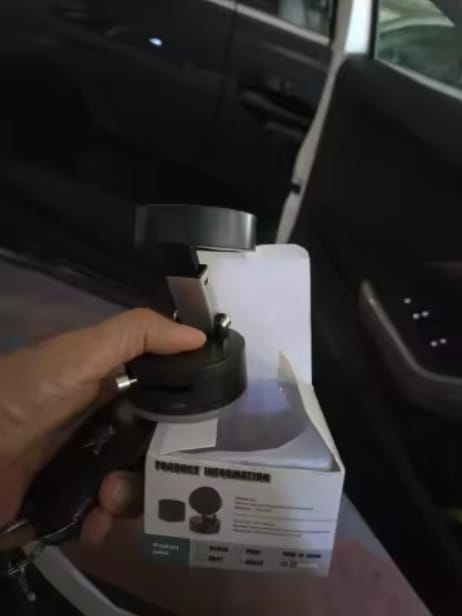 Customer photo review of MAGLOCK 360™ - Support smartphone magnétique à fixation par ventouse/vide