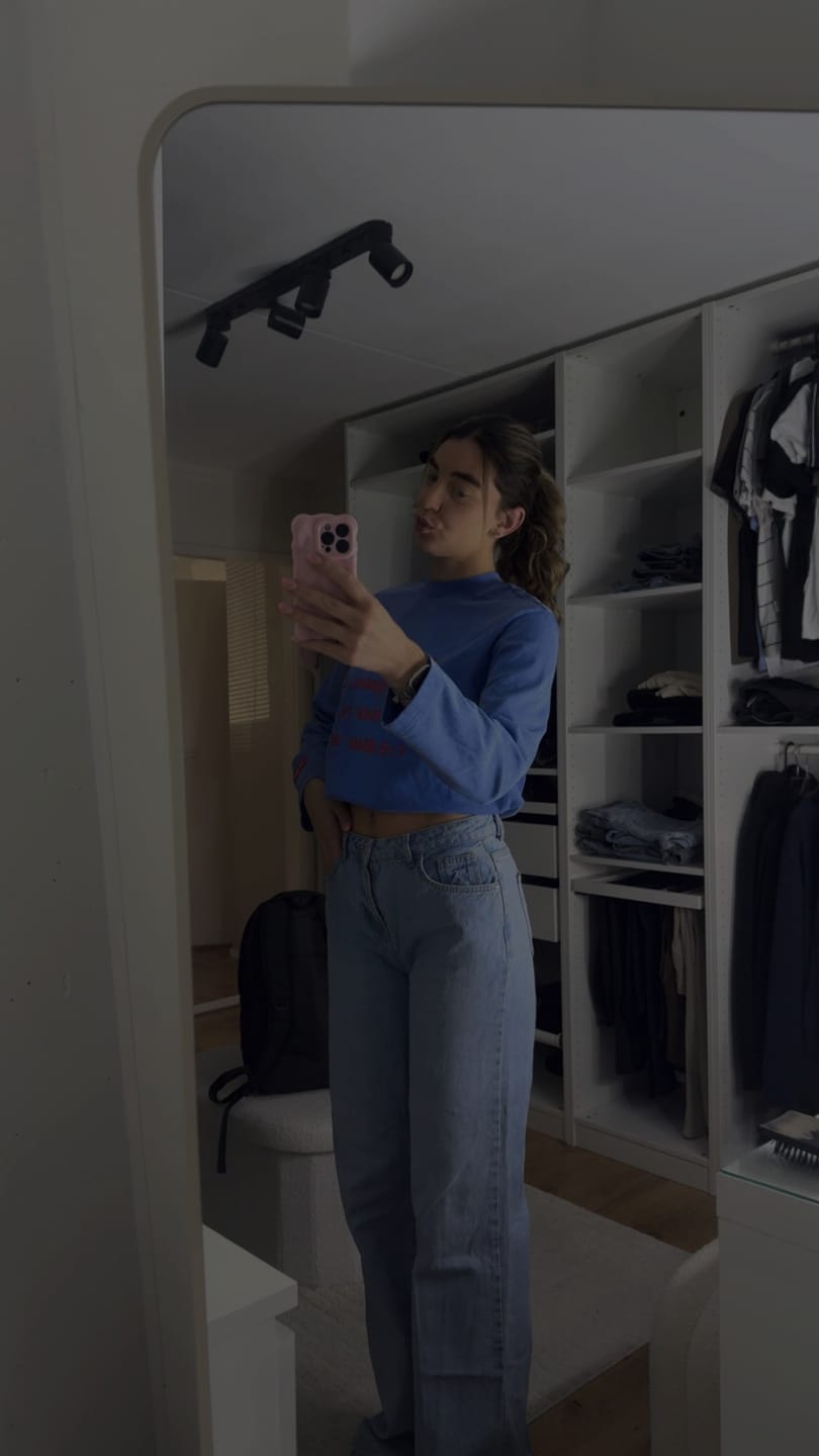 Customer photo review of VINTAGE LOGO WASHED LONGSLEEVE T-SHIRT SKY BLUE/RED