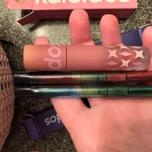 Customer photo review of Eyeliner Glow Melt-On Resistente All'Acqua Effetto Multicromatico
