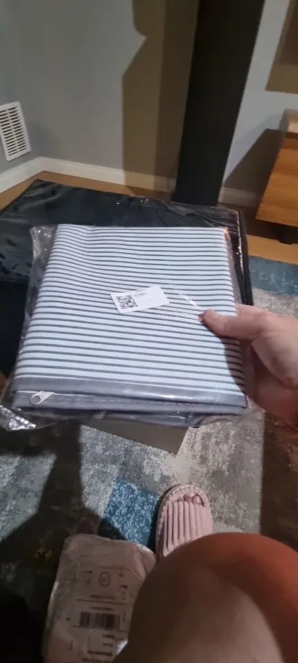 Customer photo review of L/XL Non-Woven Under-Bed Storage Bag for Clothes and Blankets