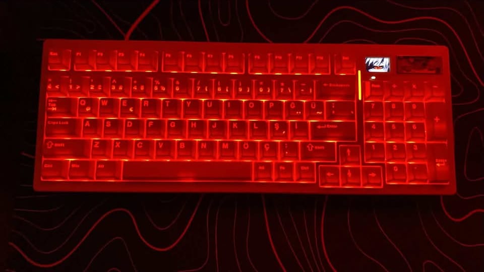 Customer photo review of Wraith Işık Geçirgen Çift Enjeksiyonlu PBT Türkçe Tuş Takımı
