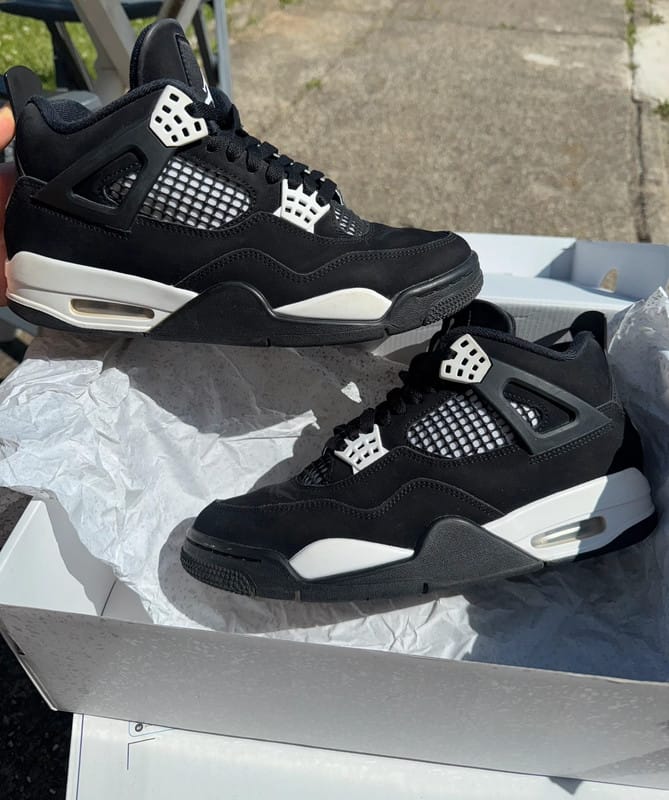 Customer photo review of Air Jordan 4 White Thunder