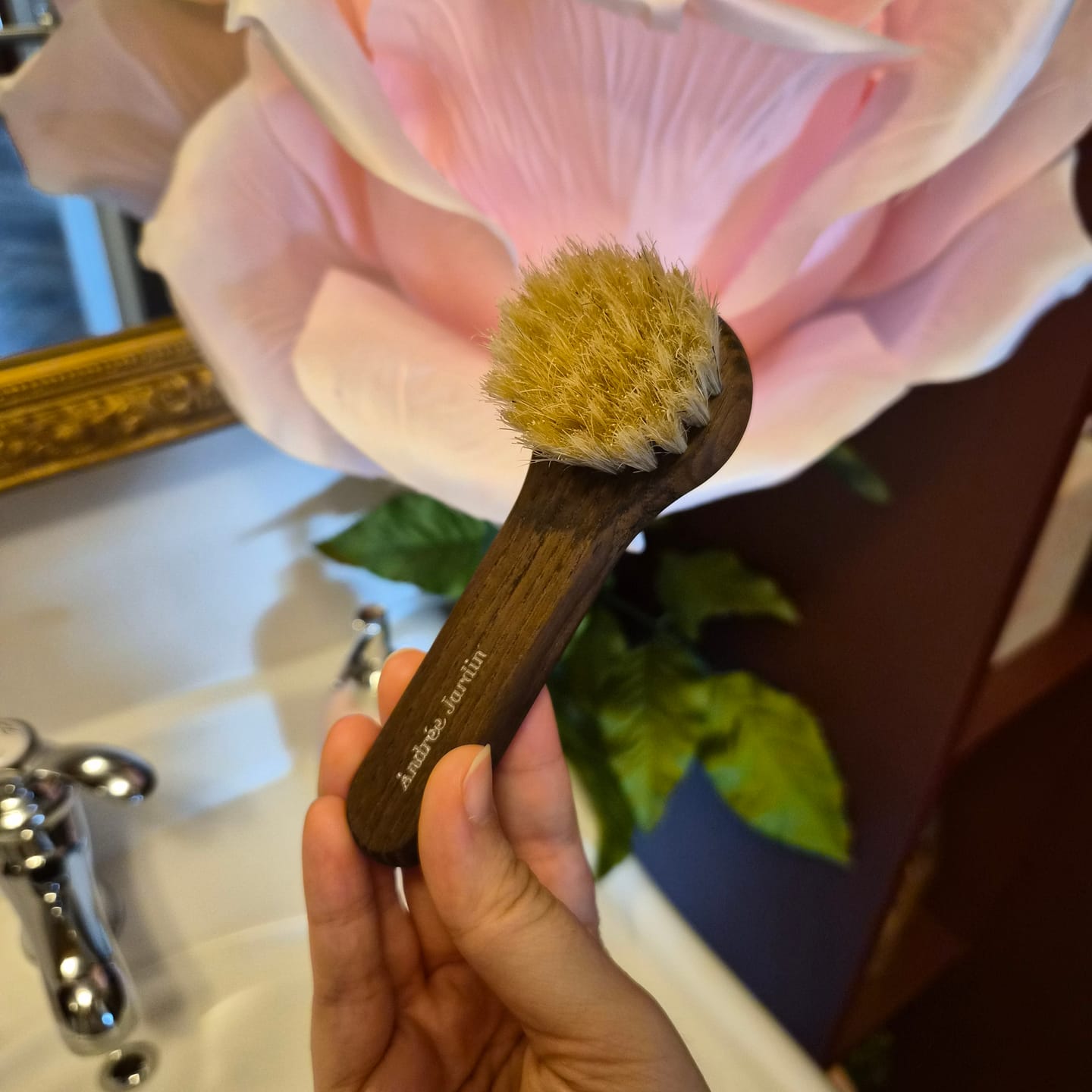 Customer photo review of Brosse visage exfoliante et nettoyante en bois