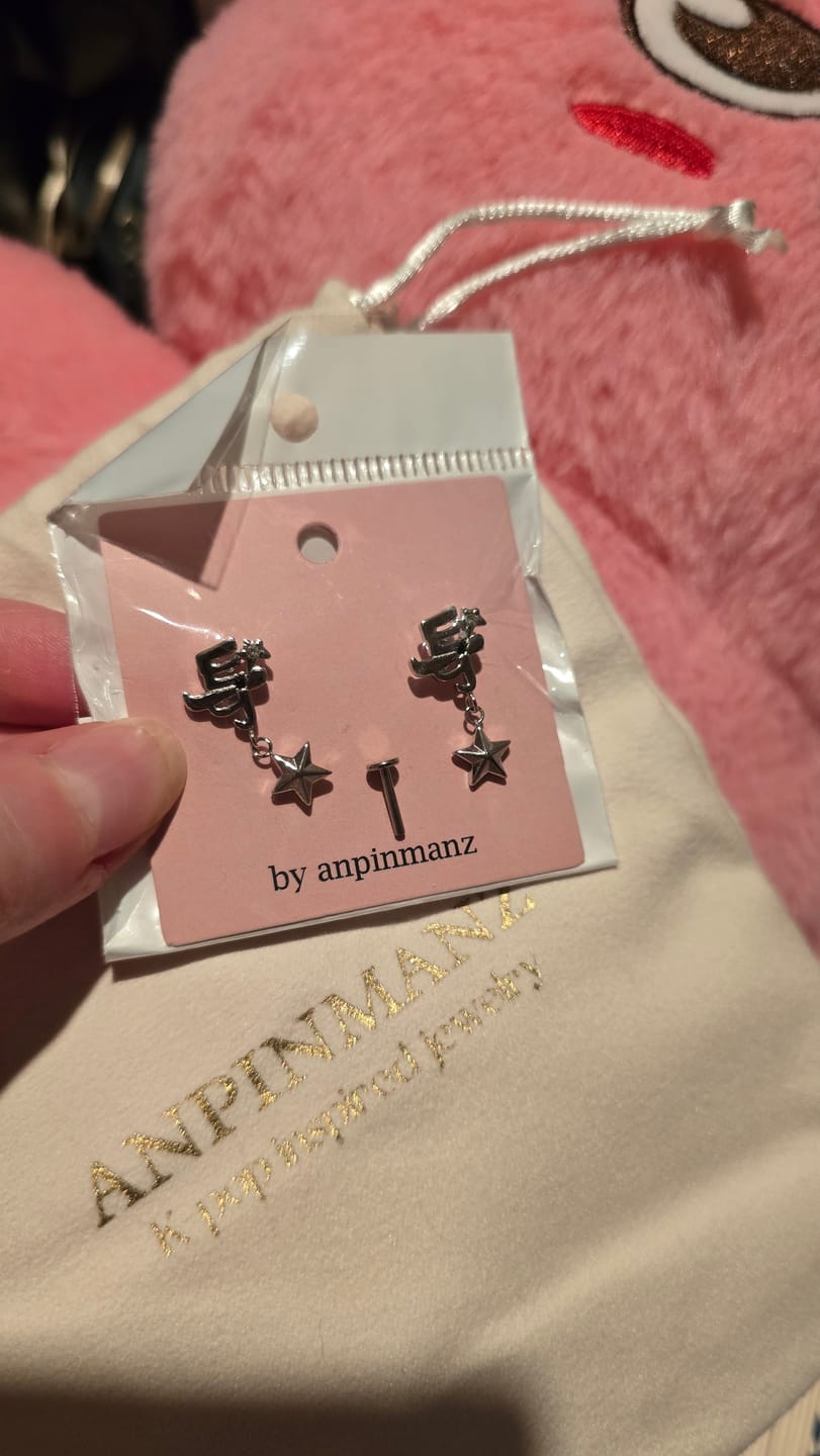 Customer photo review of PREORDER: SKZ daily earrings