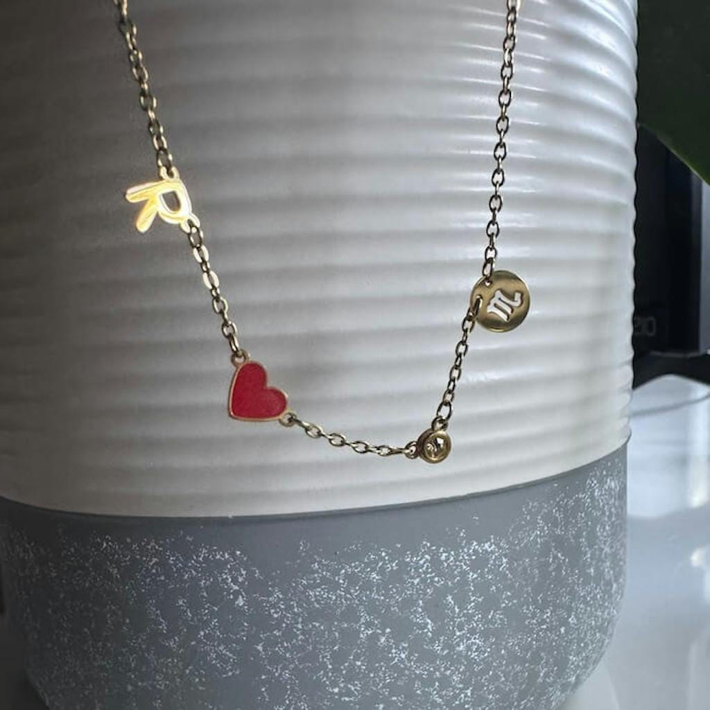 Customer photo review of Collar de Inicial, Corazón, Piedra Natal y Zodiaco