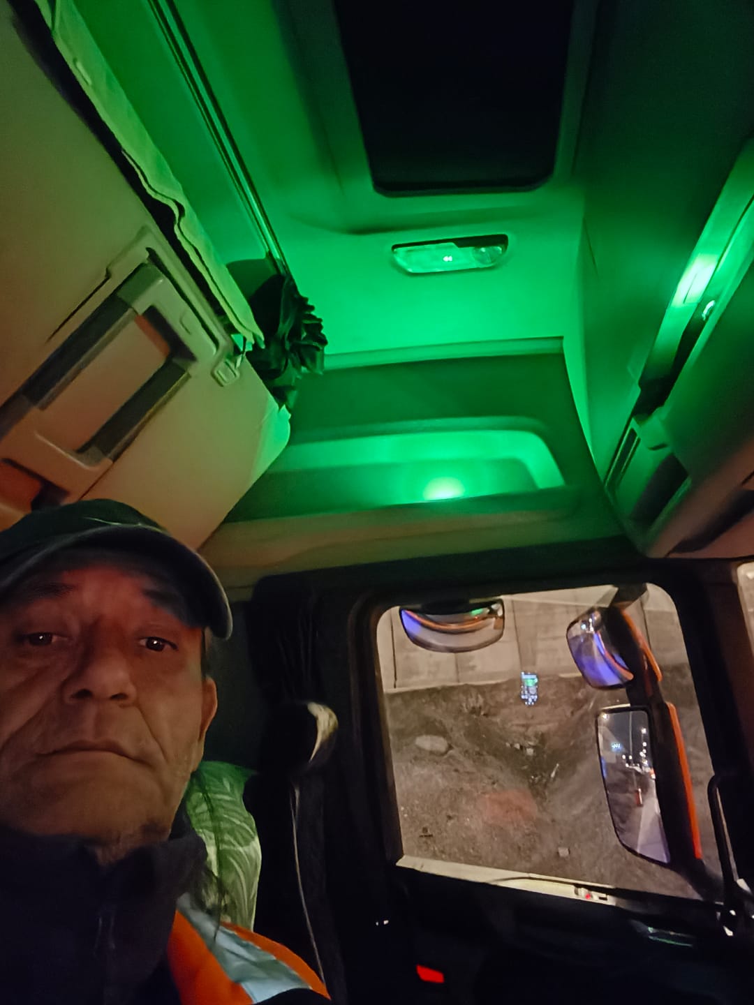 Customer photo review of Kit Premium Iluminación Ambiental LED RGB