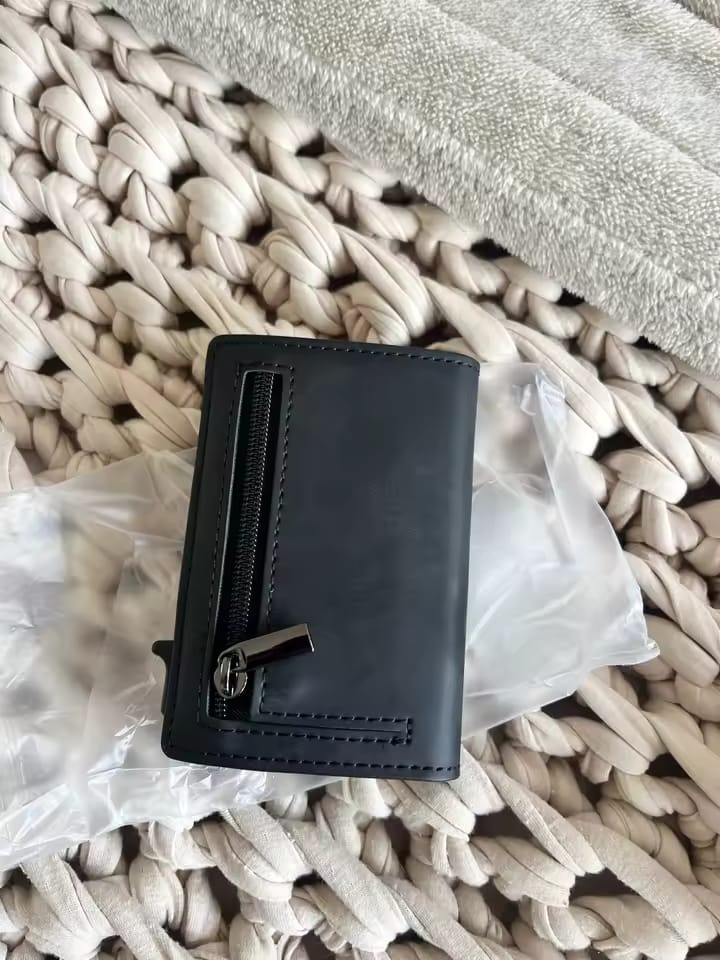 Customer photo review of Tarjetero RFID BLINDAX — Bloqueo antirrobo