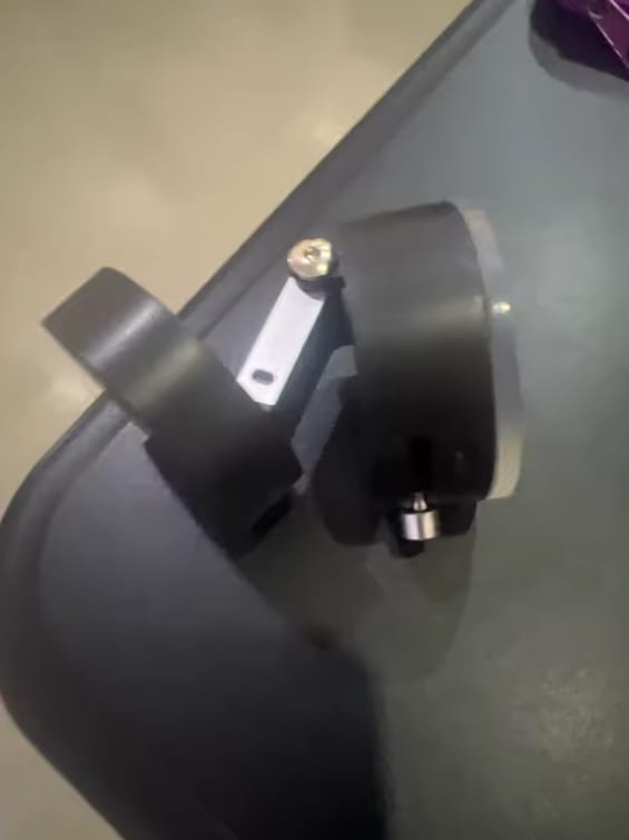 Customer photo review of MAGLOCK 360™ - Support smartphone magnétique à fixation par ventouse/vide