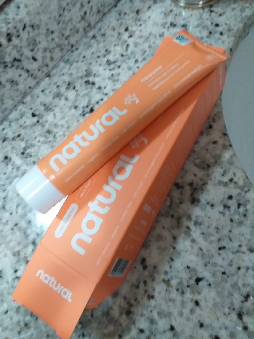 Customer photo review of Creme Dental Natural com Cúrcuma, Cravo e Melaleuca 80g