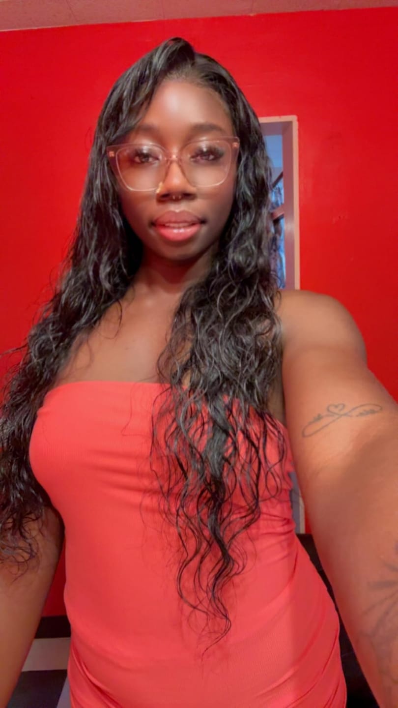 Customer photo review of Wavymy Pre-Cut 13x6 Max Lace Frontal Wig Drawstring Wear & Go Wigs Dome Cap Glueless Wigs 180% Density