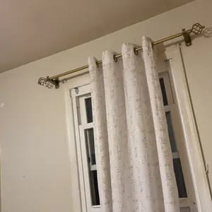 Customer photo review of Installazione Facile Supporti Autoadesivi per Bastoni Tende