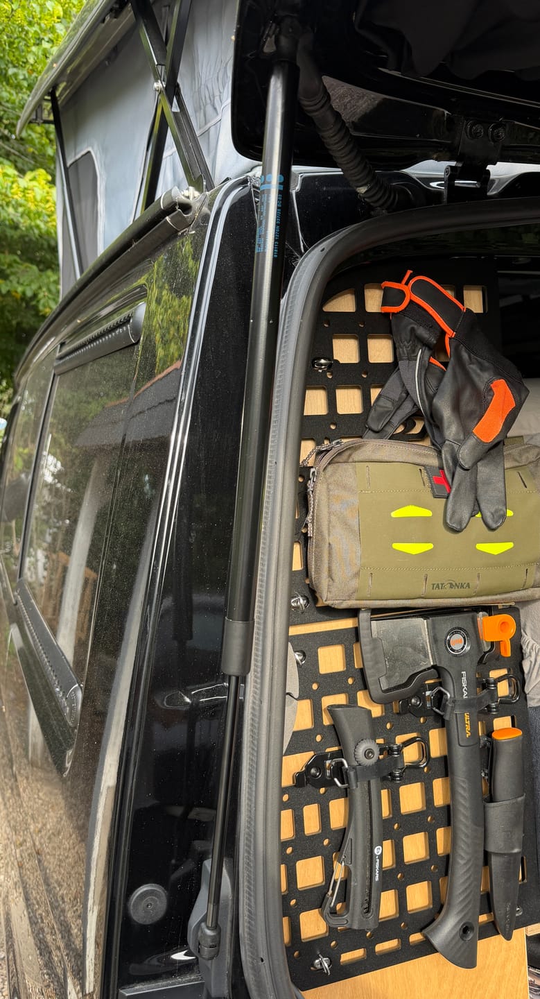 Customer photo review of Verstärkte Heckklappendämpfer für VW T6 1270Nm 2er Set