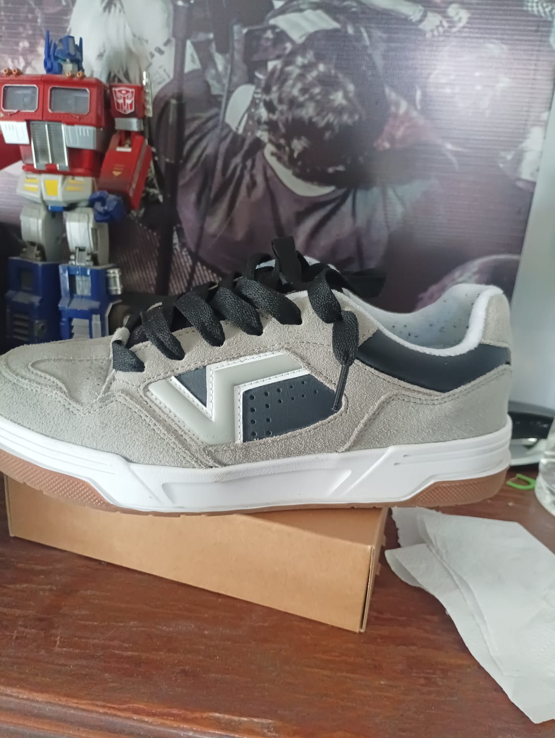 Customer photo review of Zapatillas Vans Upland Hombre Gris