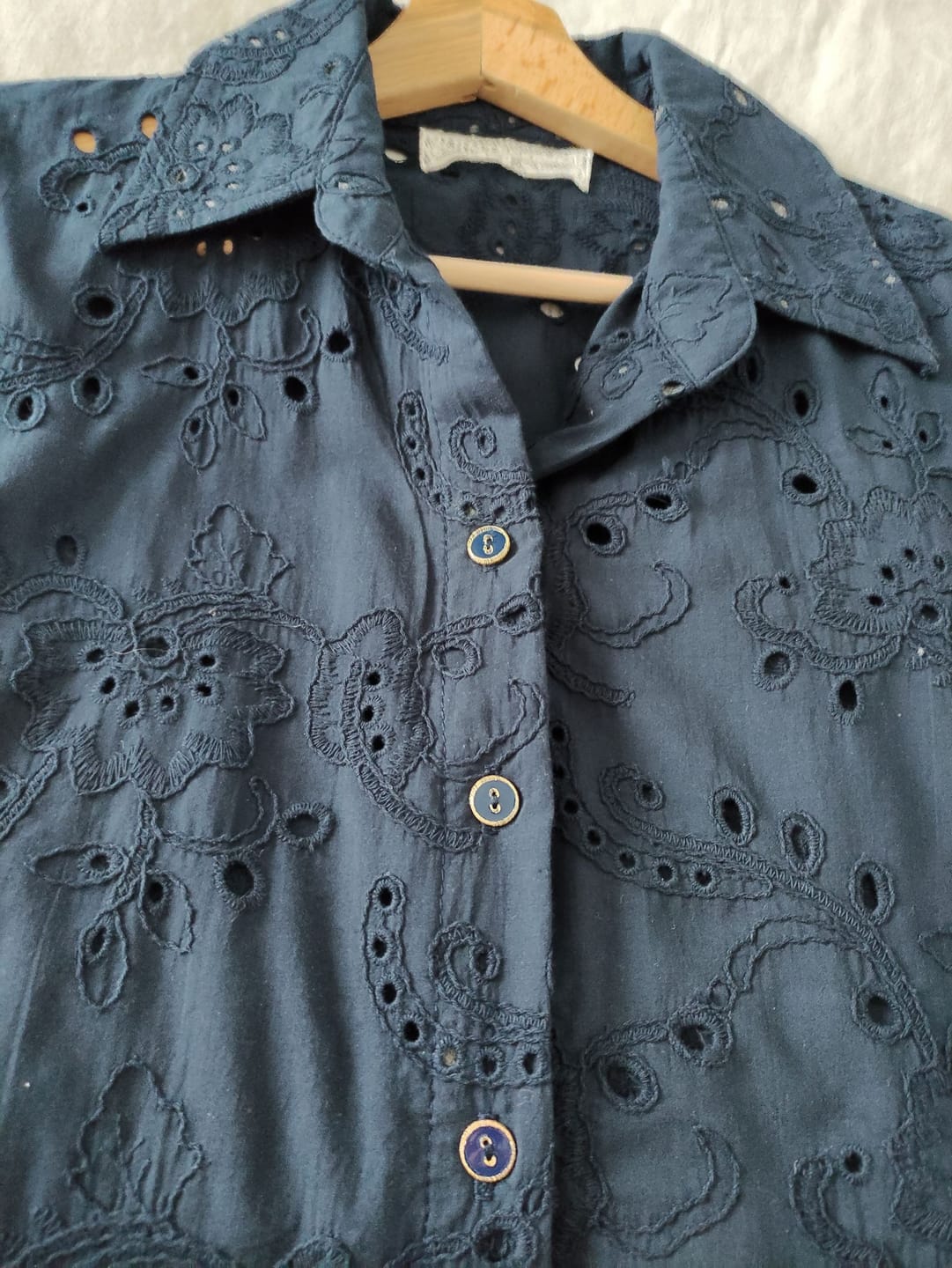 Customer photo review of Chemise Honorine - Coton Broderie Ajourée Fleurie marine